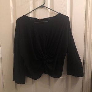 Cropped knotted tshirt